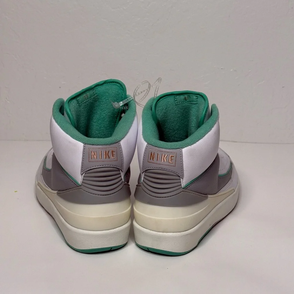 Nike Air Jordan 2 Retro Shoes Womens Size 10.5 Sneakers Crystal Mint‎ White